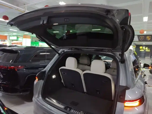 Li Auto L8 — Фото автомобиля 18