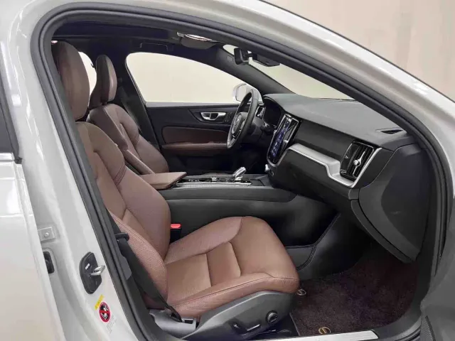 Volvo S60 — Фото автомобиля 25