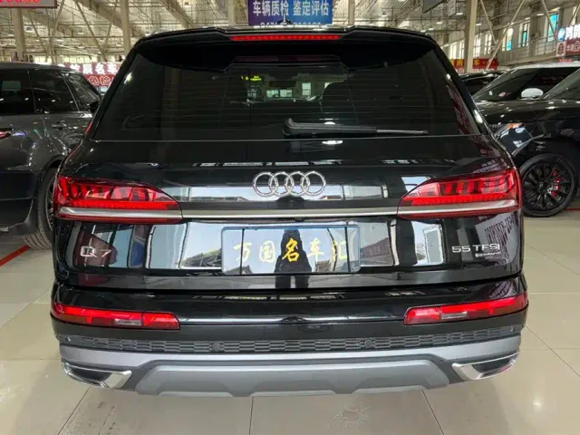 Audi Q7 — Фото автомобиля 4