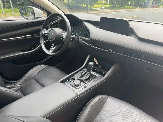 Mazda Axela — Фото автомобиля 7