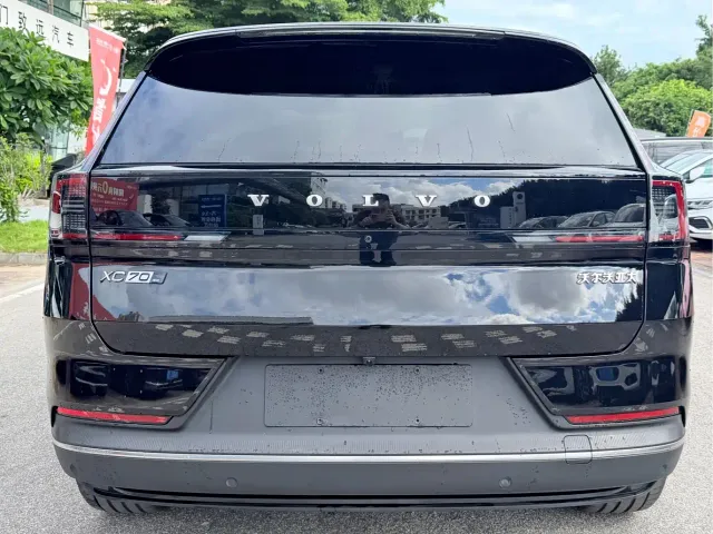 Volvo XC70 Plug-in Hybrid — Фото автомобиля 8