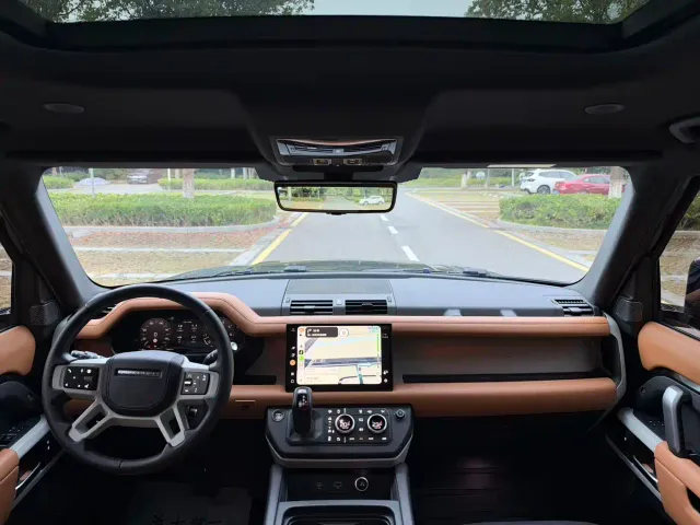Land Rover Defender — Фото автомобиля 6