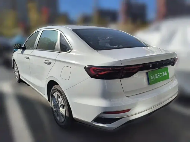 Geely Emgrand — Фото автомобиля 4