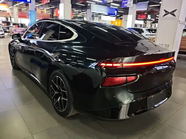 Xpeng P7 — Фото автомобиля 4