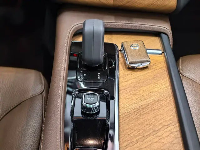 Volvo XC90 — Фото автомобиля 29