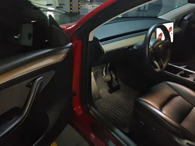 Tesla Model Y — Фото автомобиля 15