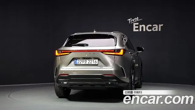 Lexus NX — Фото автомобиля 4