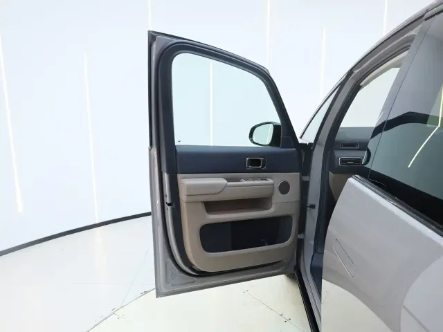 Li Auto MEGA — Фото автомобиля 7