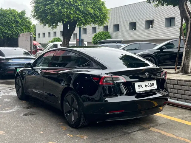 Tesla Model 3 — Фото автомобиля 5