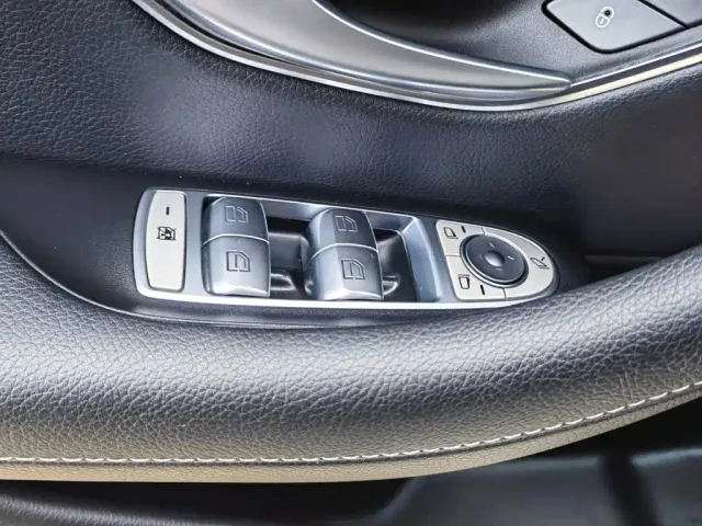 Mercedes-Benz E-Class — Фото автомобиля 30