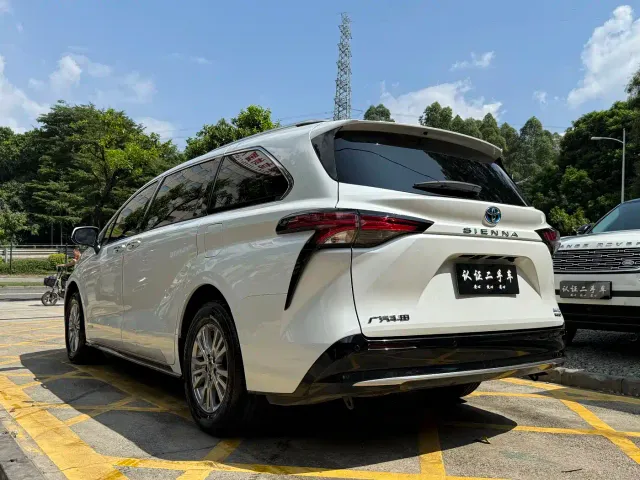 Toyota Sienna — Фото автомобиля 6