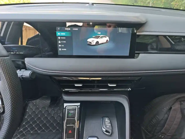 Roewe i5 — Фото автомобиля 12