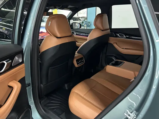 Geely Boyue L — Фото автомобиля 5