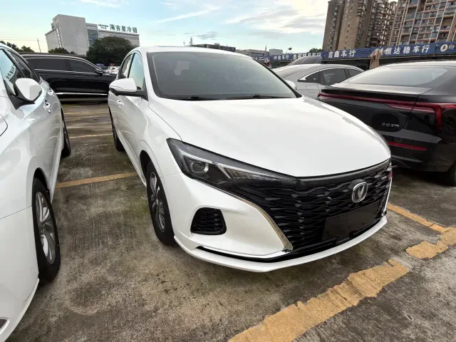 Changan Eado — Фото автомобиля 3