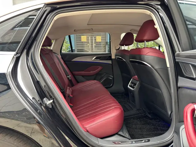 Hongqi H5 — Фото автомобиля 9