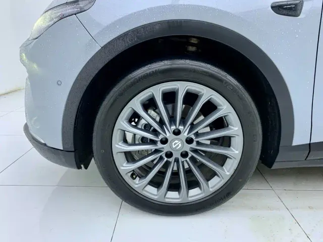 Leapmotor C11 — Фото автомобиля 7