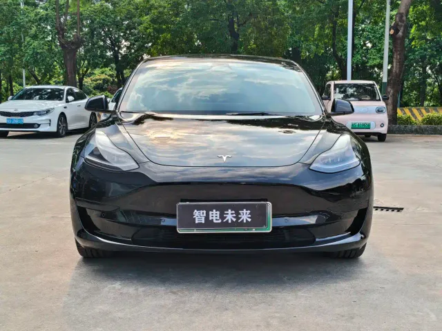 Tesla Model 3 — Фото автомобиля 7