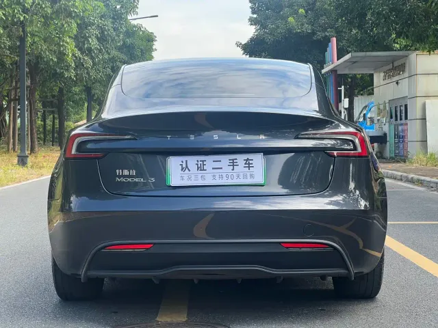 Tesla Model 3 — Фото автомобиля 8