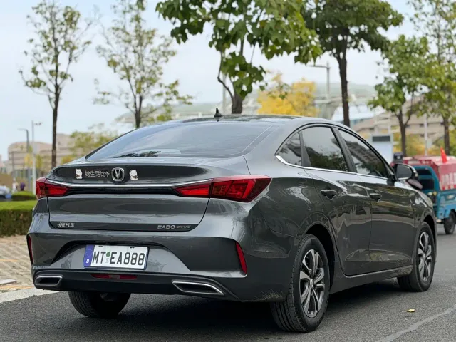 Changan Eado — Фото автомобиля 4