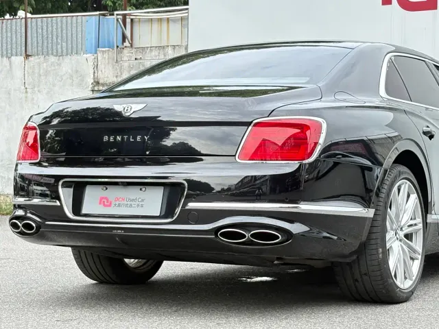 Bentley Flying Spur — Фото автомобиля 26