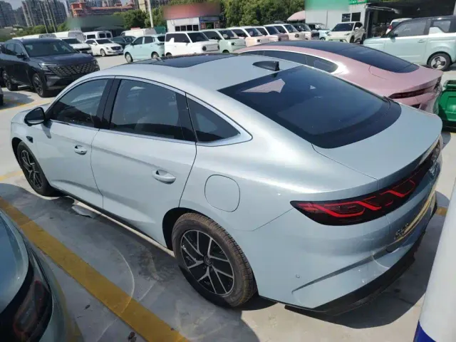 BYD Qin L — Фото автомобиля 4