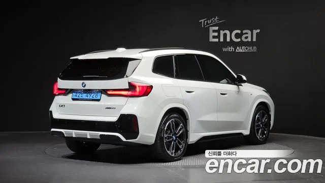 Фотография автомобиля — BMW iX1 U11