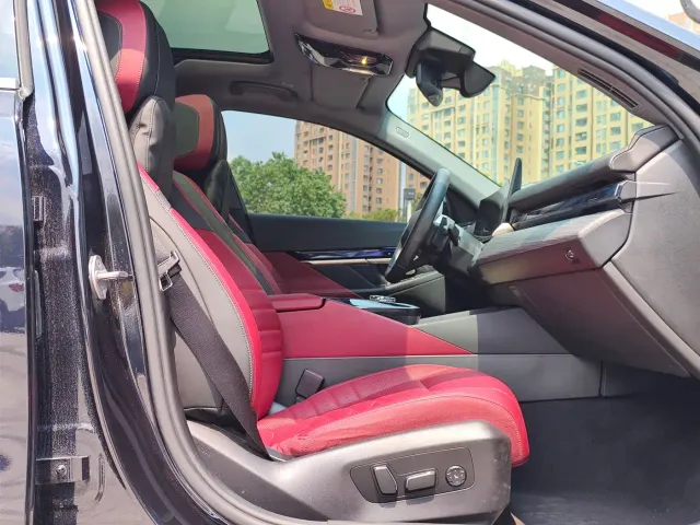 BMW 5 Series — Фото автомобиля 14