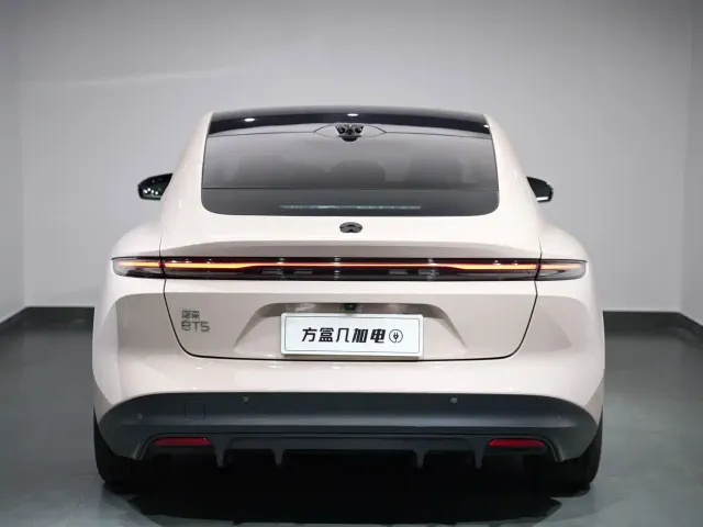 Nio ET5 — Фото автомобиля 6