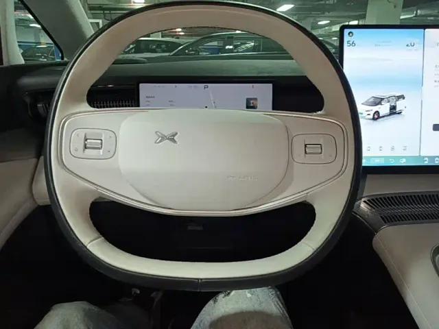 Xpeng X9 — Фото автомобиля 10