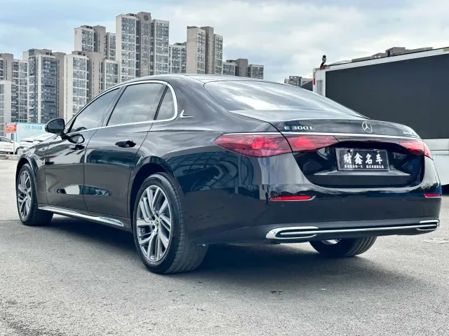 Mercedes-Benz E-Class — Фото автомобиля 13