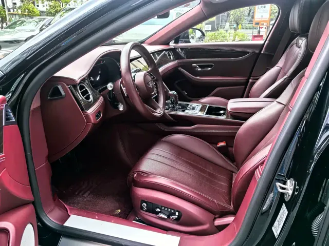 Bentley Flying Spur — Фото автомобиля 2