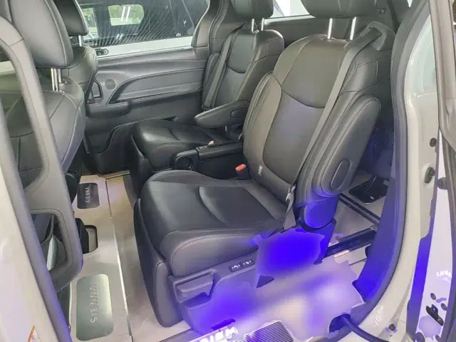 Toyota Sienna — Фото автомобиля 16