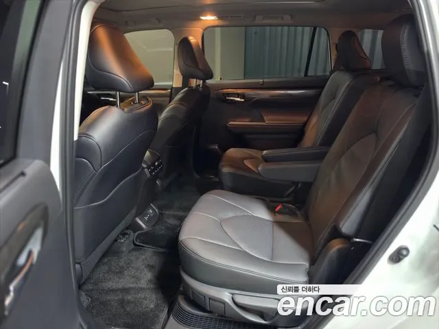 Toyota Highlander — Фото автомобиля 12