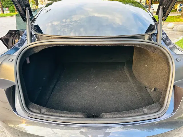 Tesla Model 3 — Фото автомобиля 11