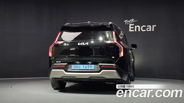 Kia EV9 — Фото автомобиля 4