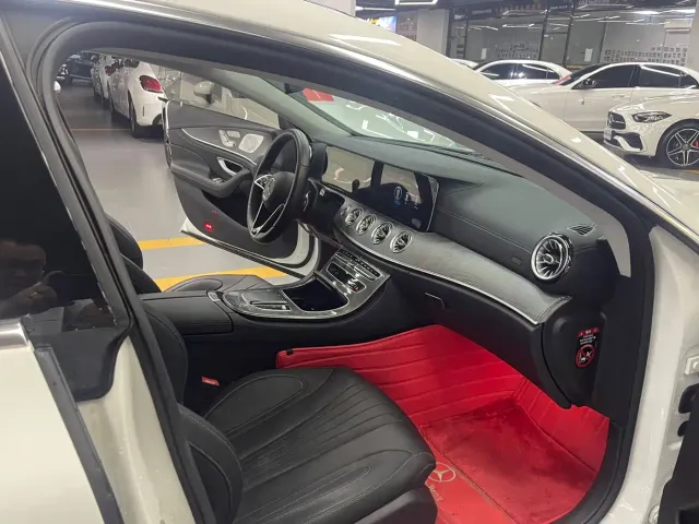 Mercedes-Benz CLS-Class — Фото автомобиля 4