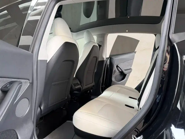 Tesla Model Y — Фото автомобиля 14
