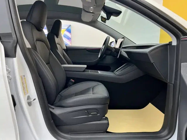 Tesla Model Y — Фото автомобиля 18