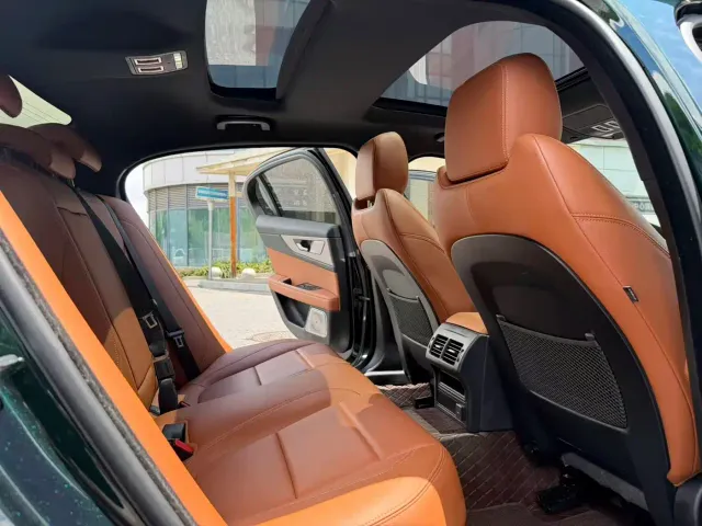 Jaguar XEL — Фото автомобиля 10