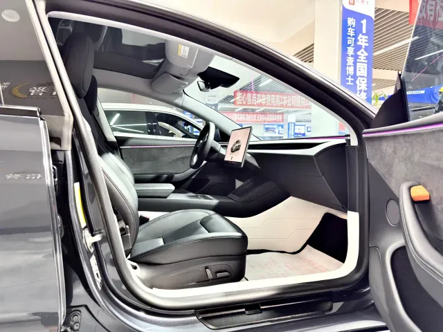 Tesla Model 3 — Фото автомобиля 13