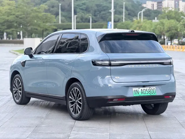 Leapmotor B10 — Фото автомобиля 6