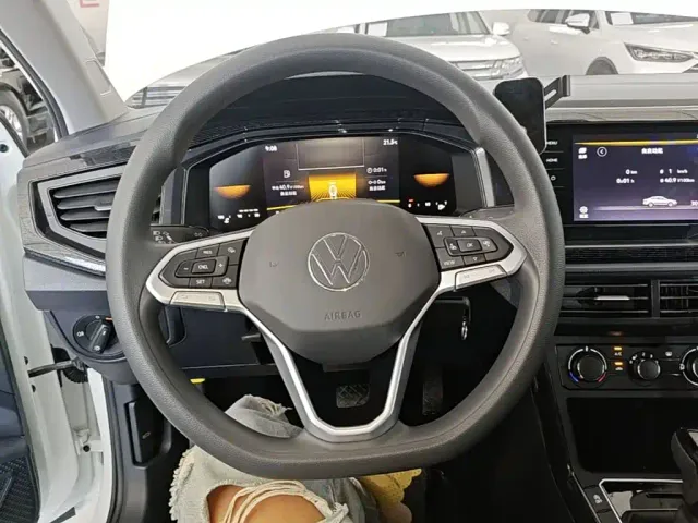 Volkswagen Lavida — Фото автомобиля 10