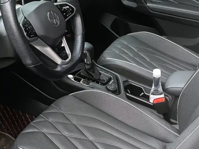 Volkswagen Tiguan L — Фото автомобиля 25