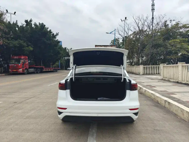 Geely Emgrand — Фото автомобиля 14
