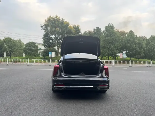 Hongqi H5 — Фото автомобиля 17