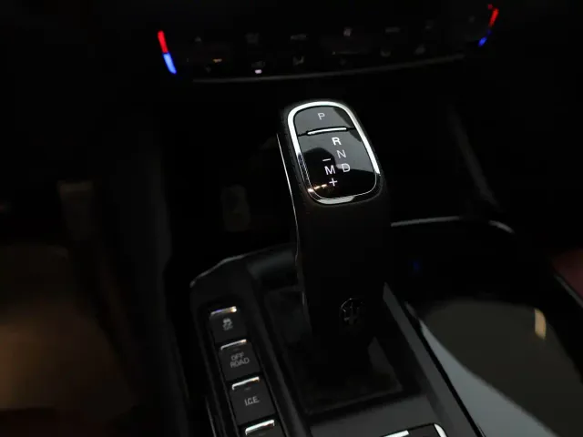 Maserati Levante — Фото автомобиля 15