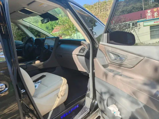 Toyota Vellfire — Фото автомобиля 9