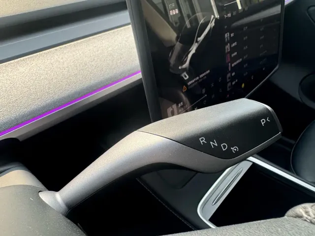 Tesla Model Y — Фото автомобиля 22