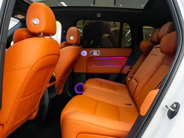 Li Auto L6 — Фото автомобиля 30