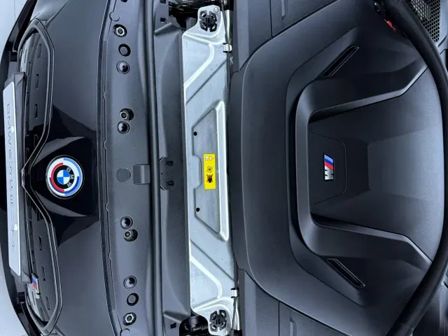 BMW i4 — Фото автомобиля 10